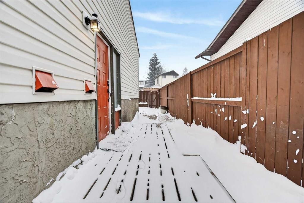 82 Ranchero Rise NW, Calgary — photo 4 of 39