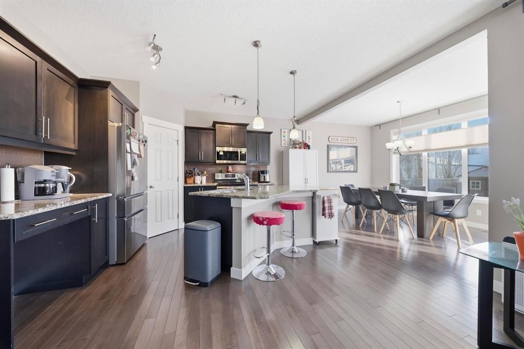 639 Copperpond Circle SE, Calgary — photo 5 of 35