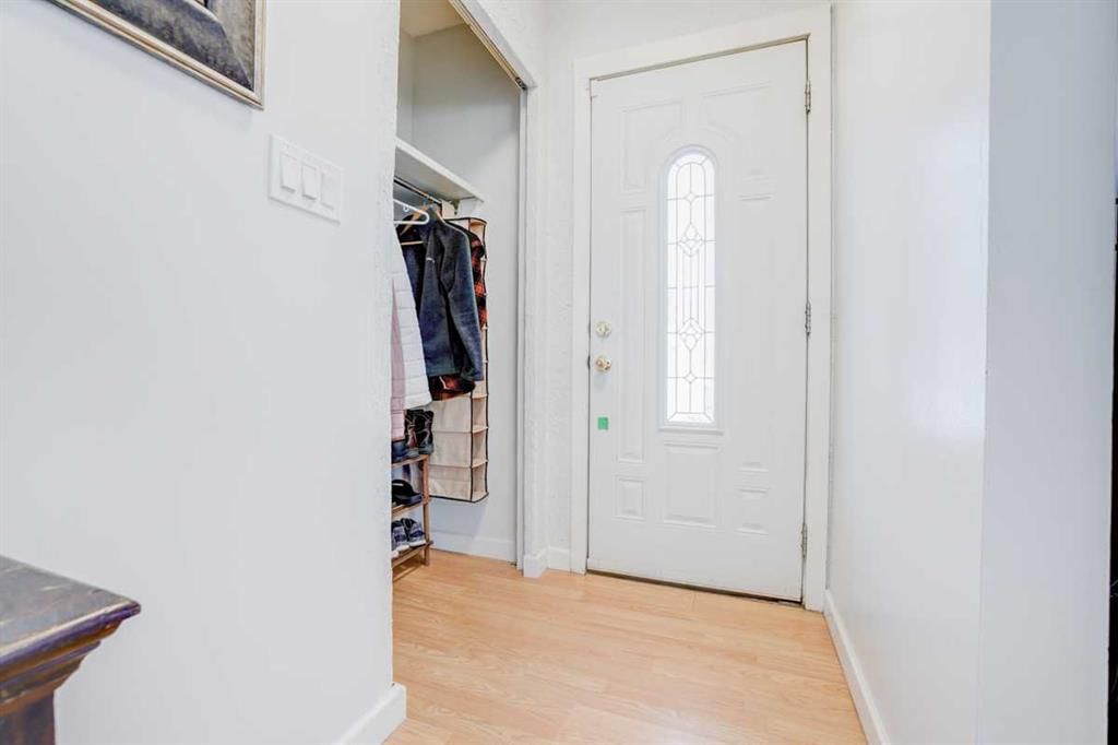 5023 Marlborough Drive NE, Calgary — photo 4 of 37