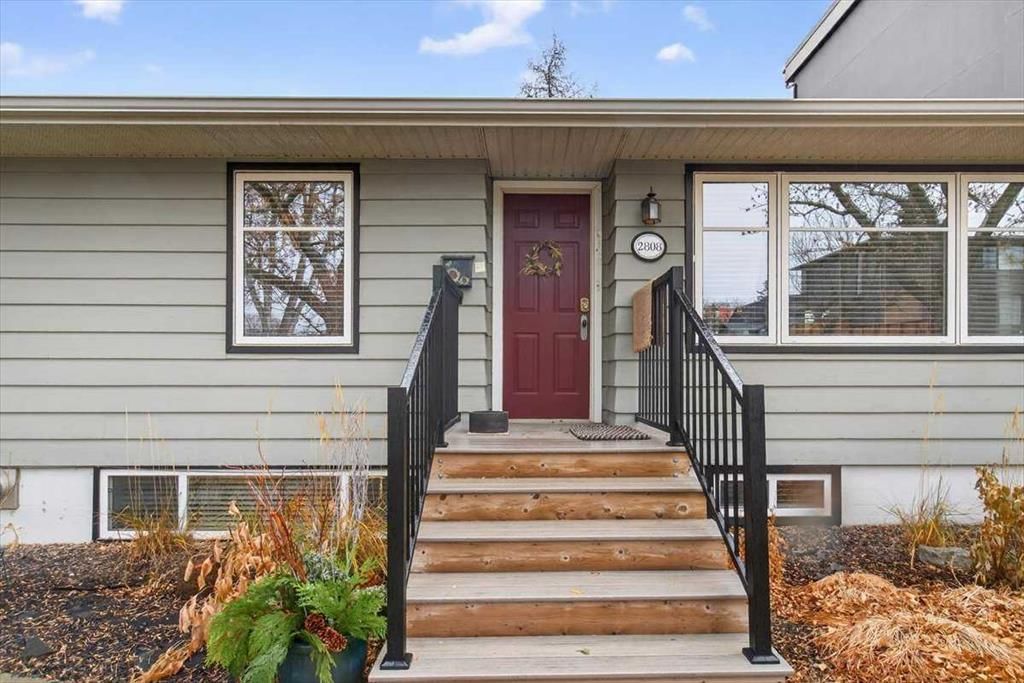 2808 35 Street SW, Calgary — photo 2 of 41