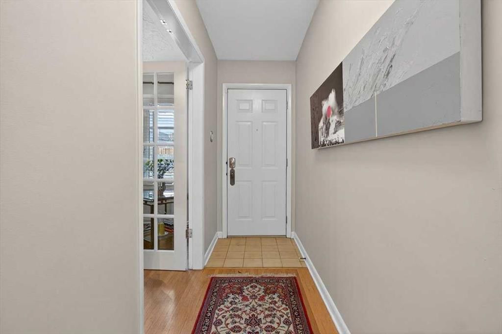 2808 35 Street SW, Calgary — photo 3 of 41