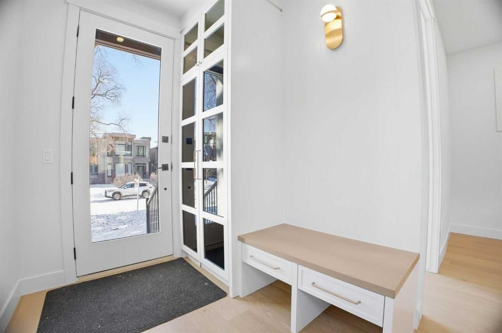 2519 19A Street SW, Calgary — photo 4 of 50