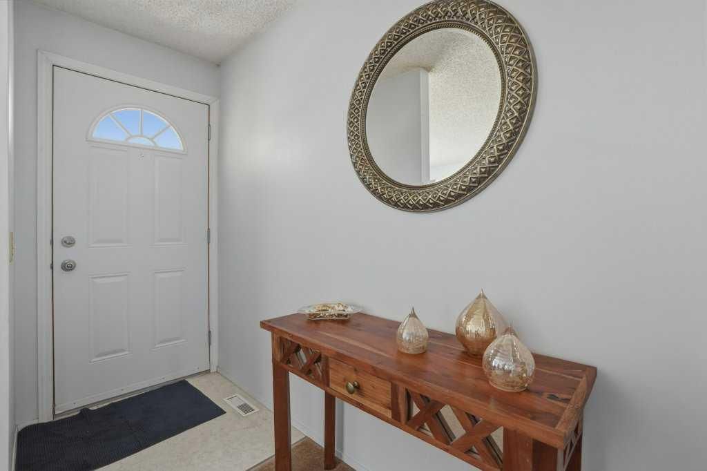 141 Falton Drive NE, Calgary — photo 2 of 33