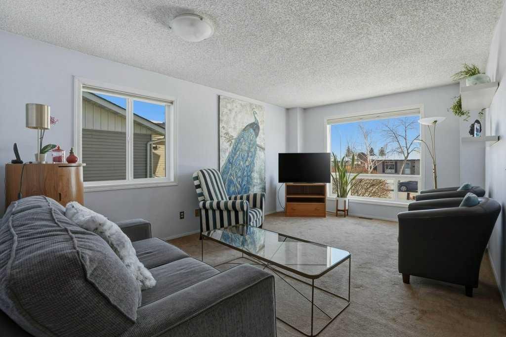 141 Falton Drive NE, Calgary — photo 3 of 33