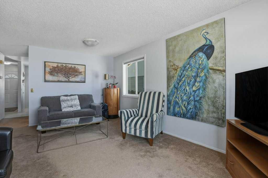141 Falton Drive NE, Calgary — photo 5 of 33