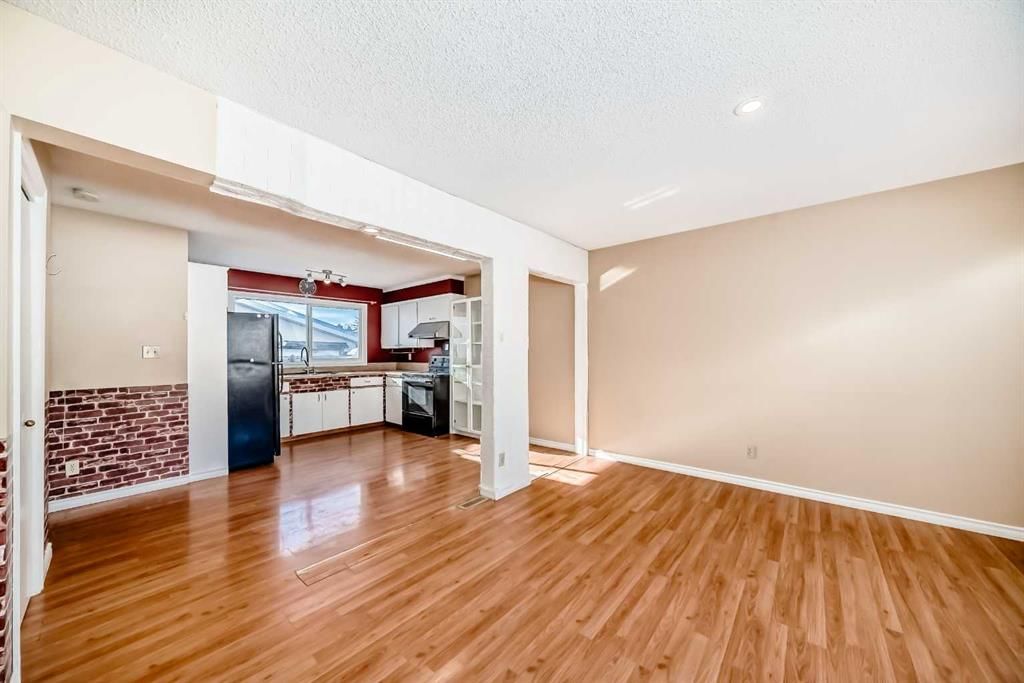 172 Pinehill Road NE, Calgary — photo 4 of 40