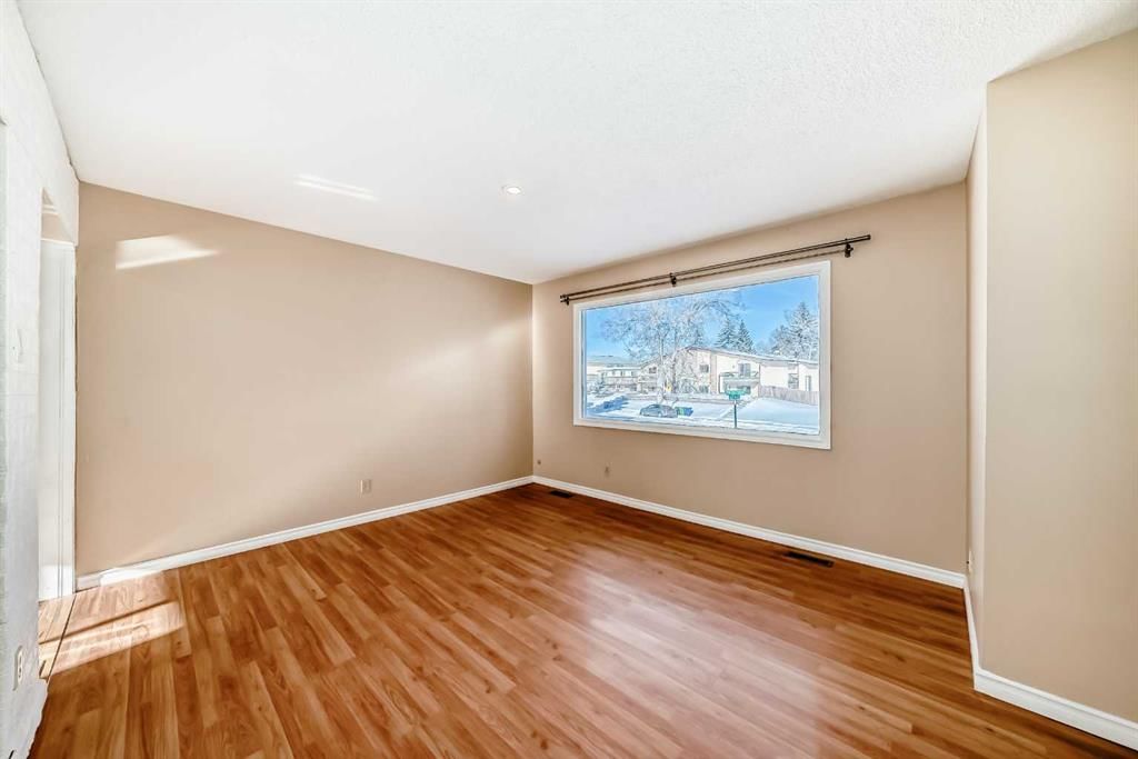 172 Pinehill Road NE, Calgary — photo 5 of 40