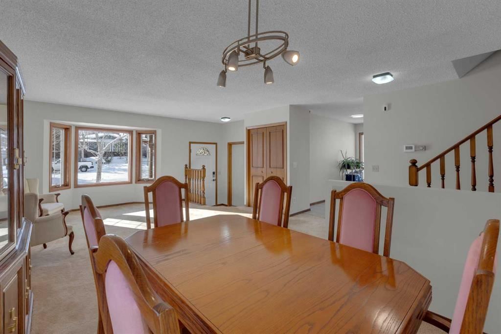 92 Macewan Drive NW, Calgary — photo 5 of 34