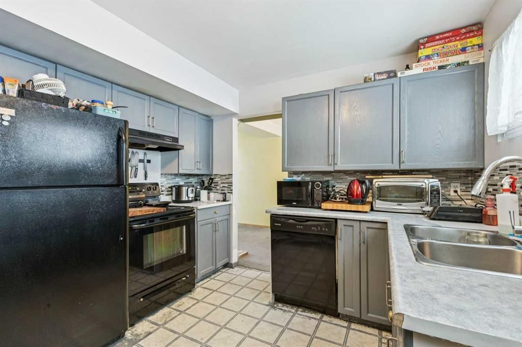 619 Merrill Drive NE, Calgary — photo 4 of 20