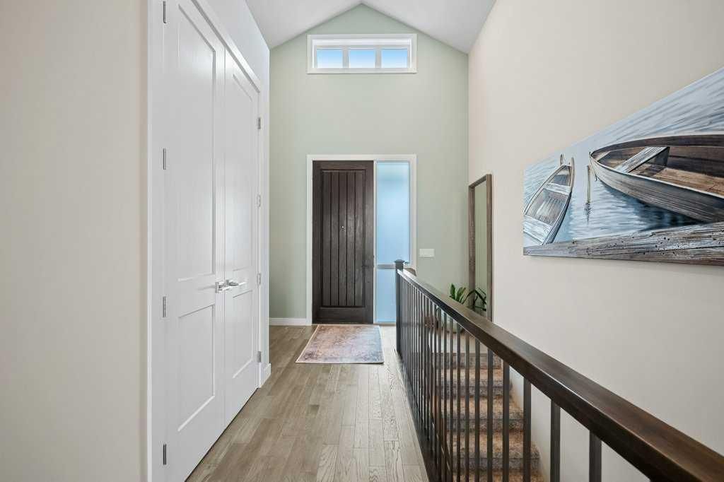 12554 Crestmont Boulevard SW, Calgary — photo 4 of 50