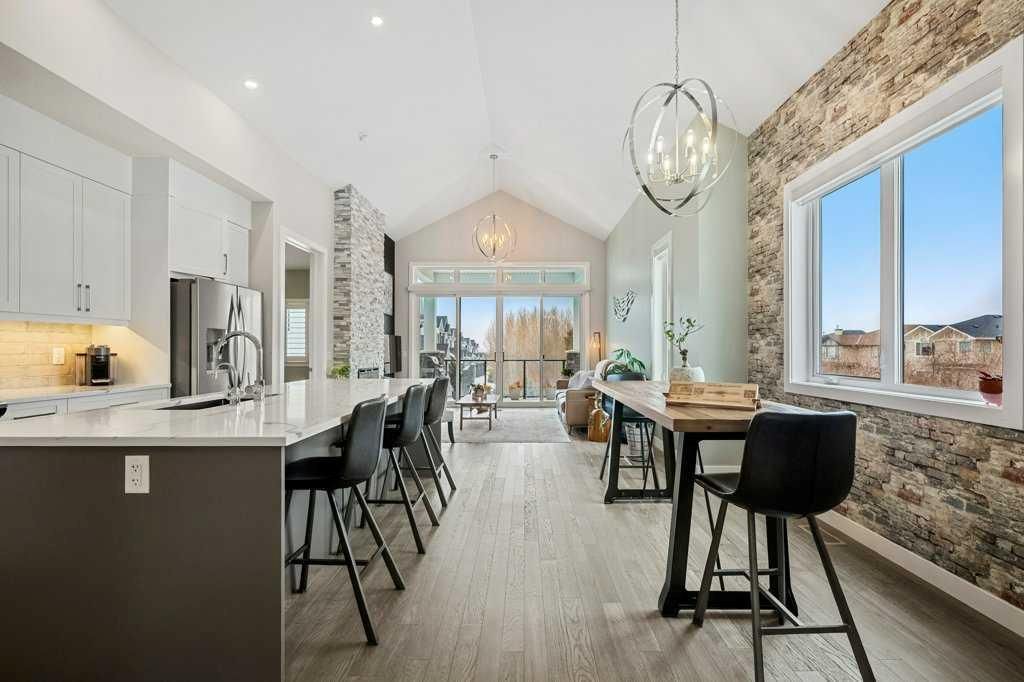 12554 Crestmont Boulevard SW, Calgary — photo 5 of 50