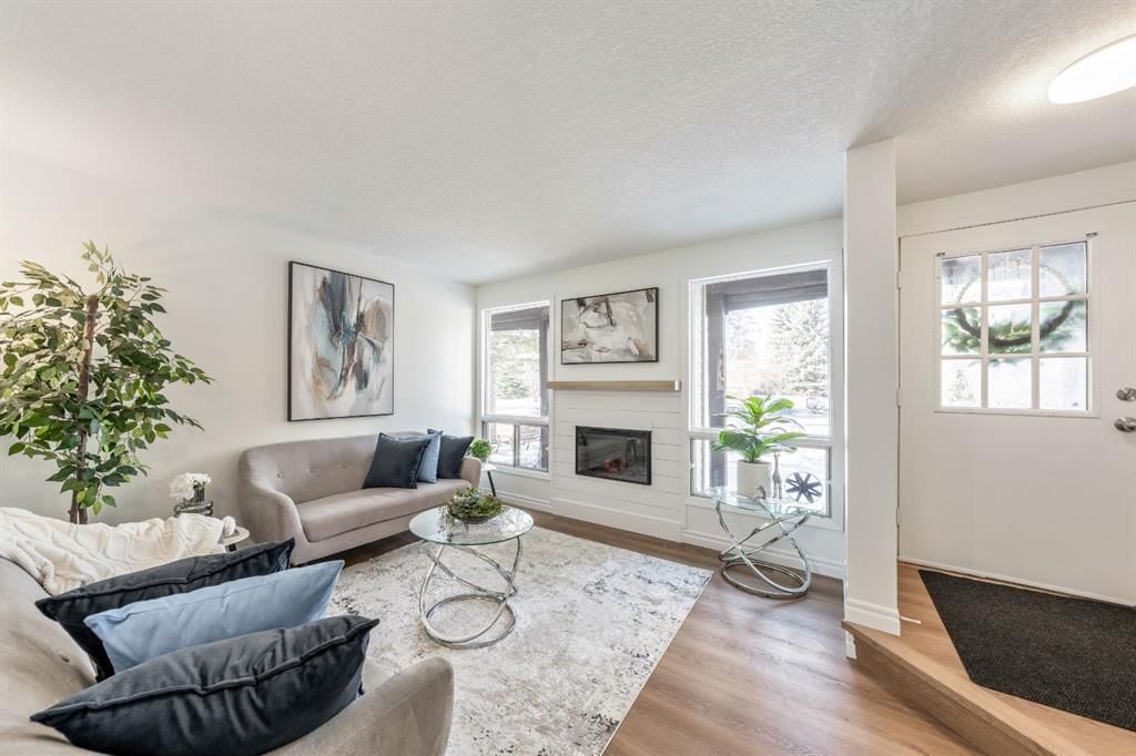 2213 Woodview Drive SW, Calgary — photo 3 of 37
