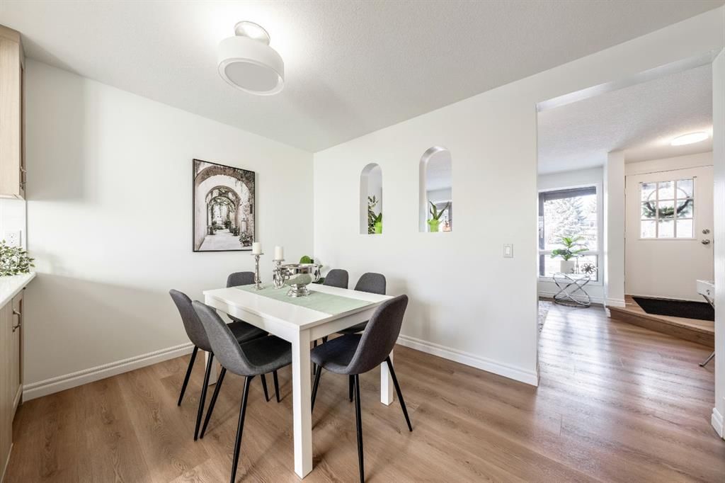 2213 Woodview Drive SW, Calgary — photo 5 of 37