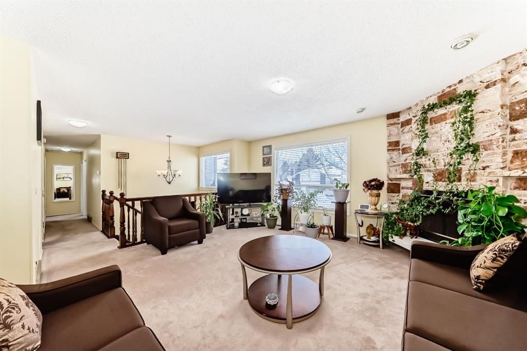 557 Rundleville Place NE, Calgary — photo 4 of 38