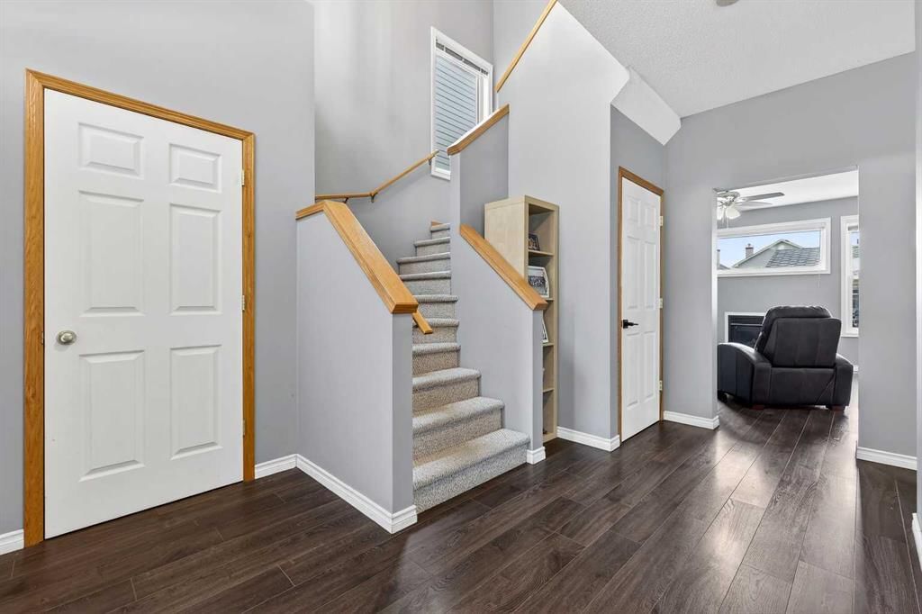 1153 Prestwick Circle SE, Calgary — photo 4 of 50