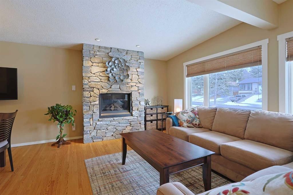 5219 Brisebois Drive NW, Calgary — photo 2 of 37