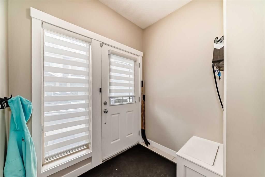 106 Cougar Ridge Landing SW, Calgary — photo 2 of 43