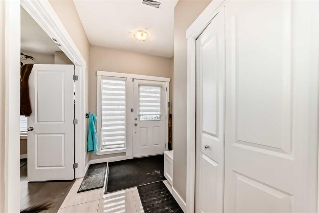 106 Cougar Ridge Landing SW, Calgary — photo 3 of 43