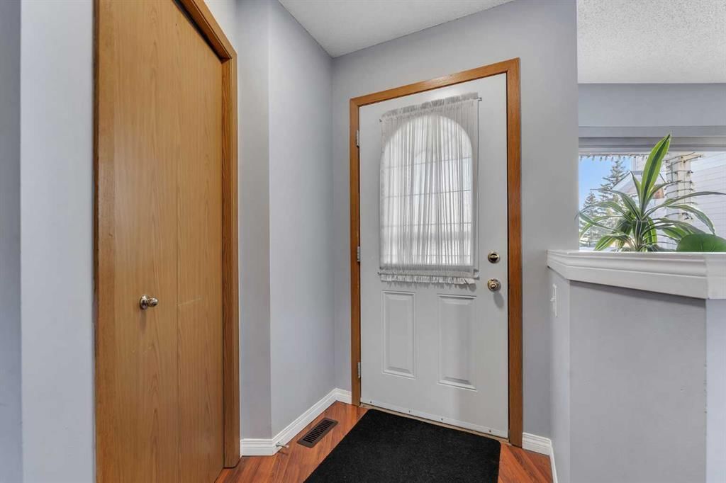 3790 Catalina Boulevard NE, Calgary — photo 4 of 29