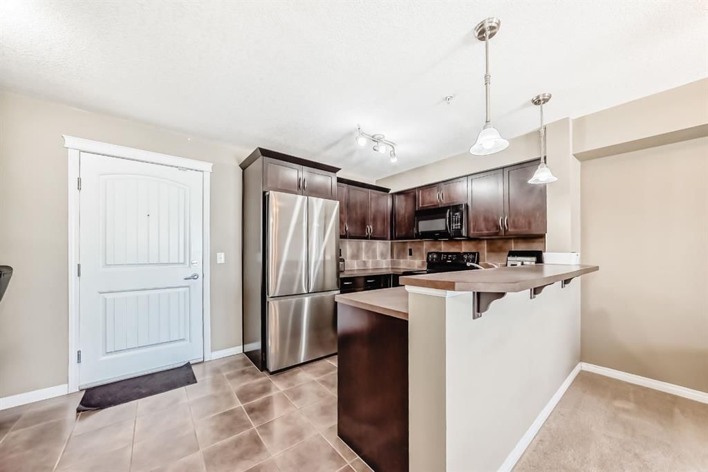 4216, 31 Country Village Manor NE, Calgary — photo 5 of 38