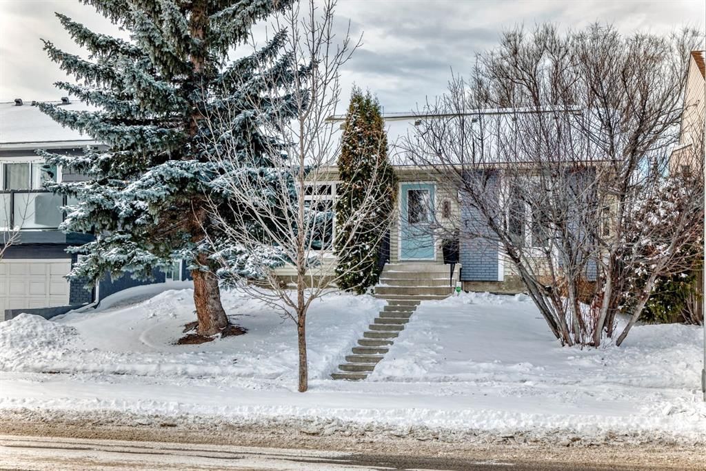208 Woodbine Boulevard SW, Calgary — photo 2 of 50