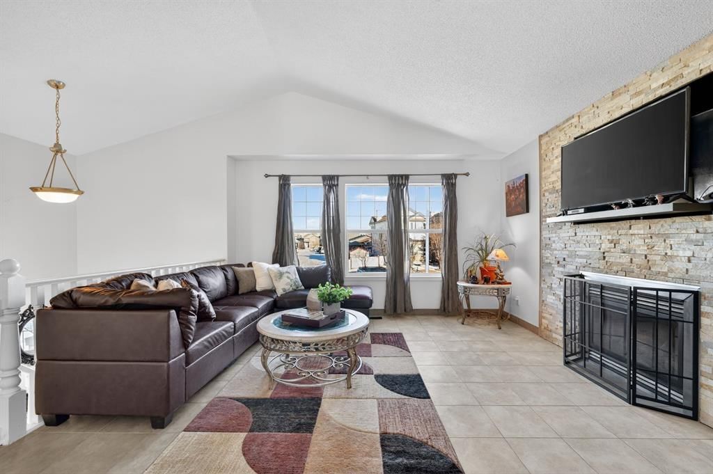 131 Covepark Place NE, Calgary — photo 4 of 24