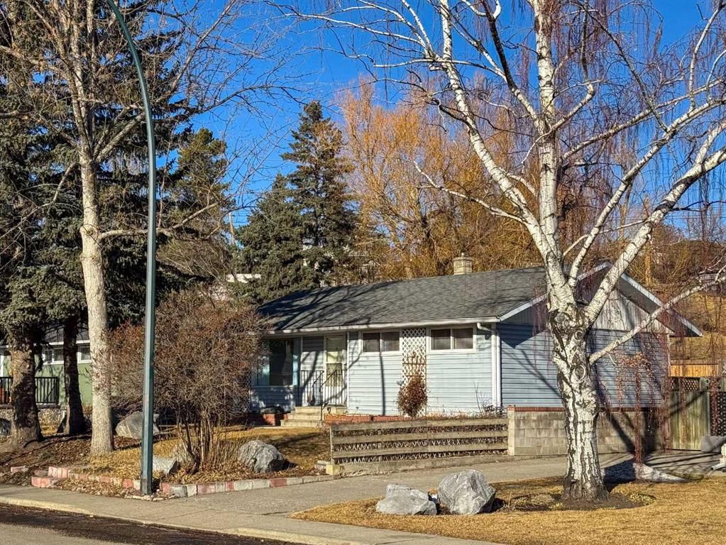 2212 72 Avenue SE, Calgary — main listing photo