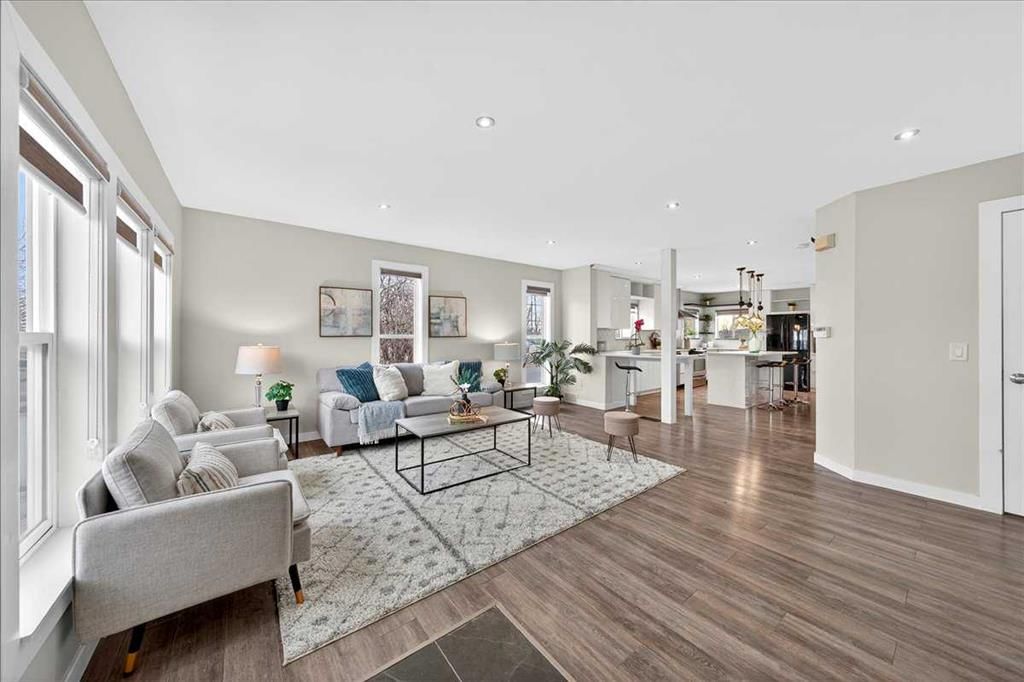 2103 Country Hills Circle NW, Calgary — photo 3 of 31