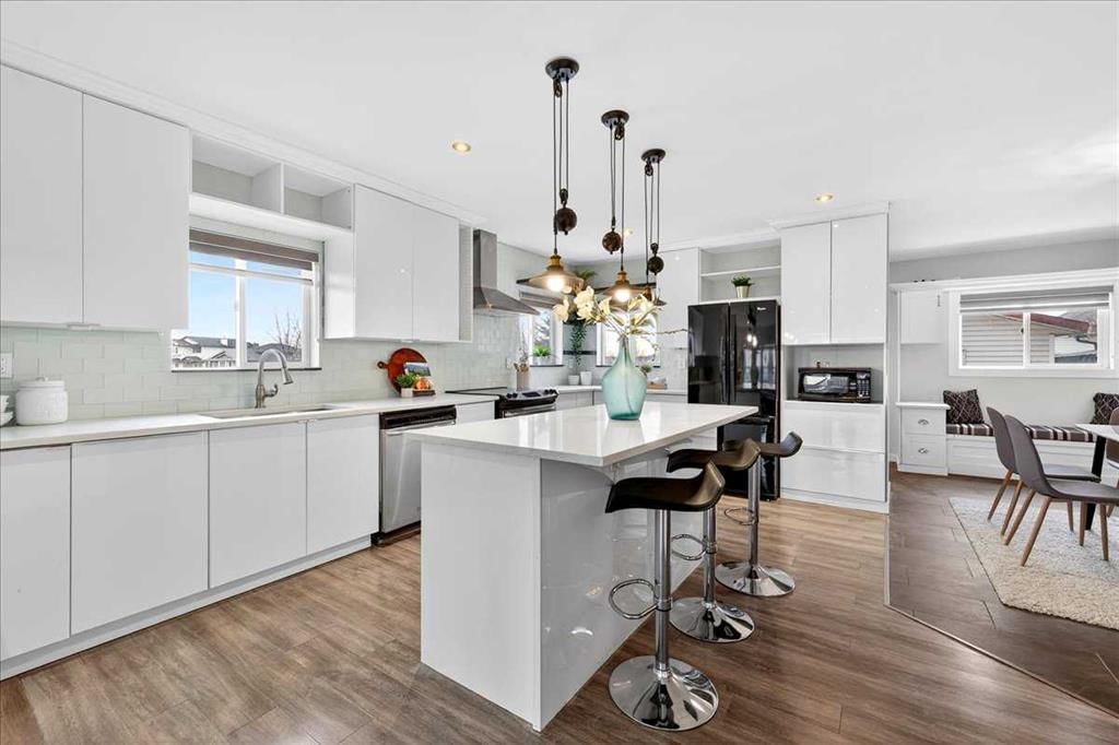 2103 Country Hills Circle NW, Calgary — photo 5 of 31
