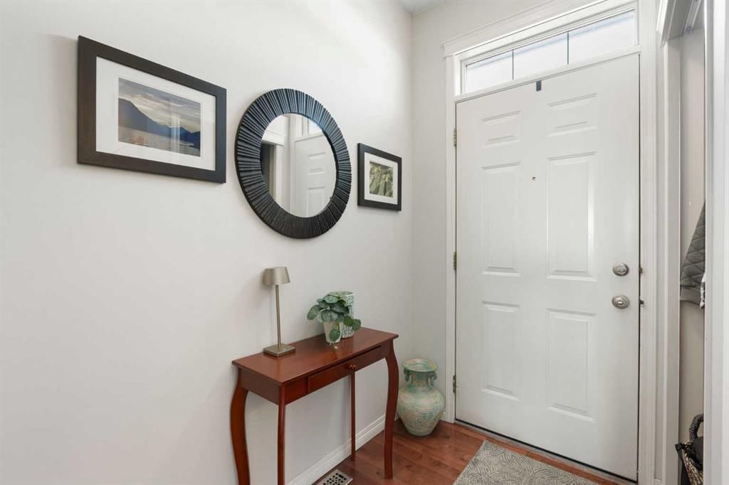 25 Promenade Way SE, Calgary — photo 4 of 42