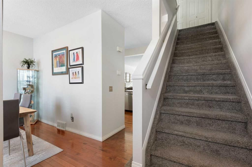 25 Promenade Way SE, Calgary — photo 5 of 42