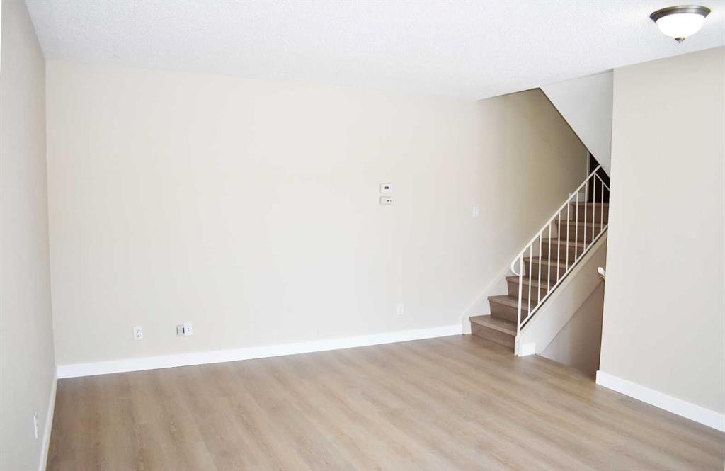 4, 4740 Dalton Drive NW, Calgary — photo 3 of 22