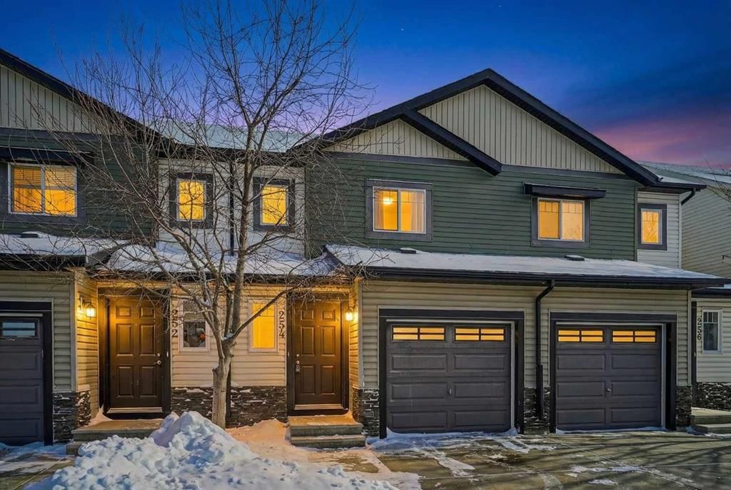 254 Pantego Lane NW, Calgary — main listing photo