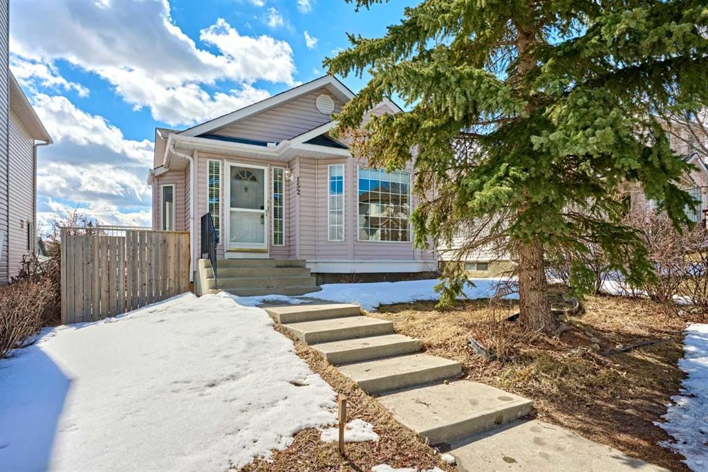 152 HARVEST GOLD Heights NE, Calgary — main listing photo