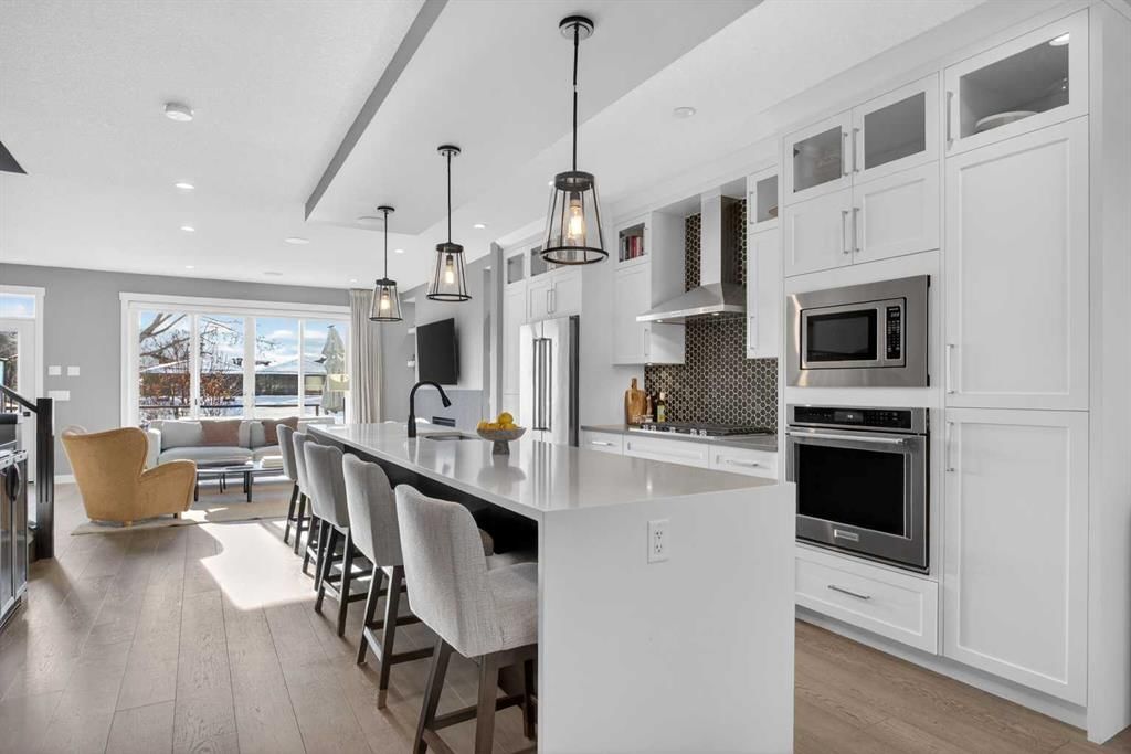 4909 21 Avenue NW, Calgary — photo 4 of 44