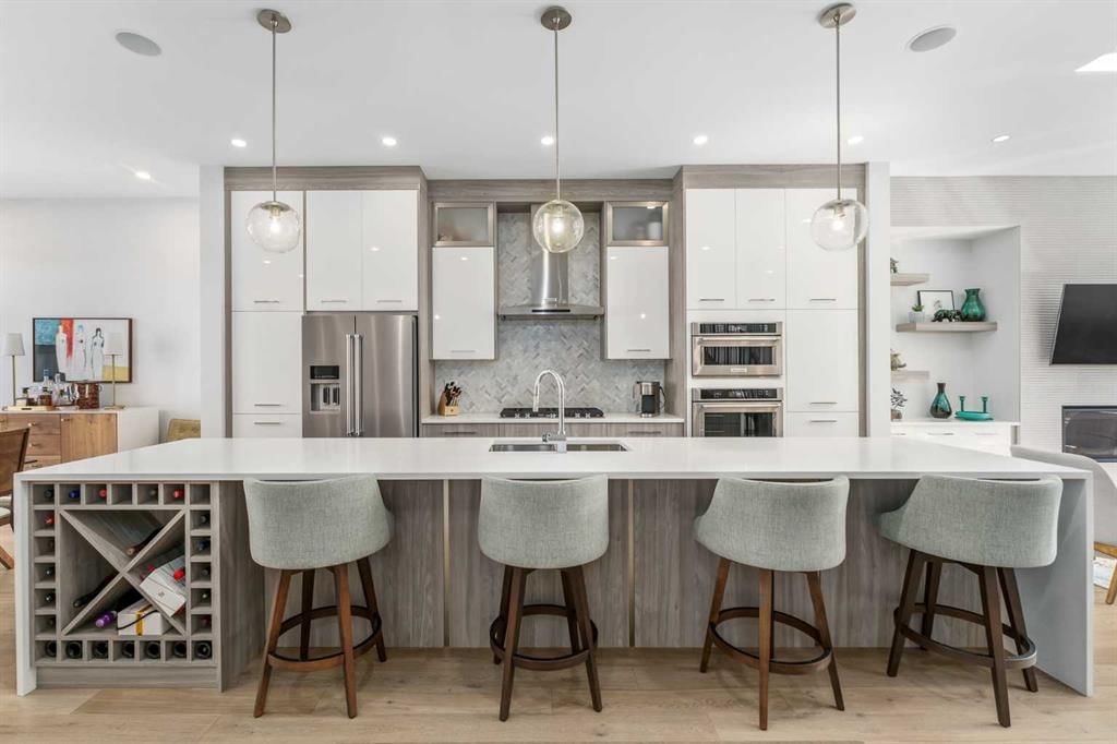 2432 32 Street SW, Calgary — photo 3 of 50