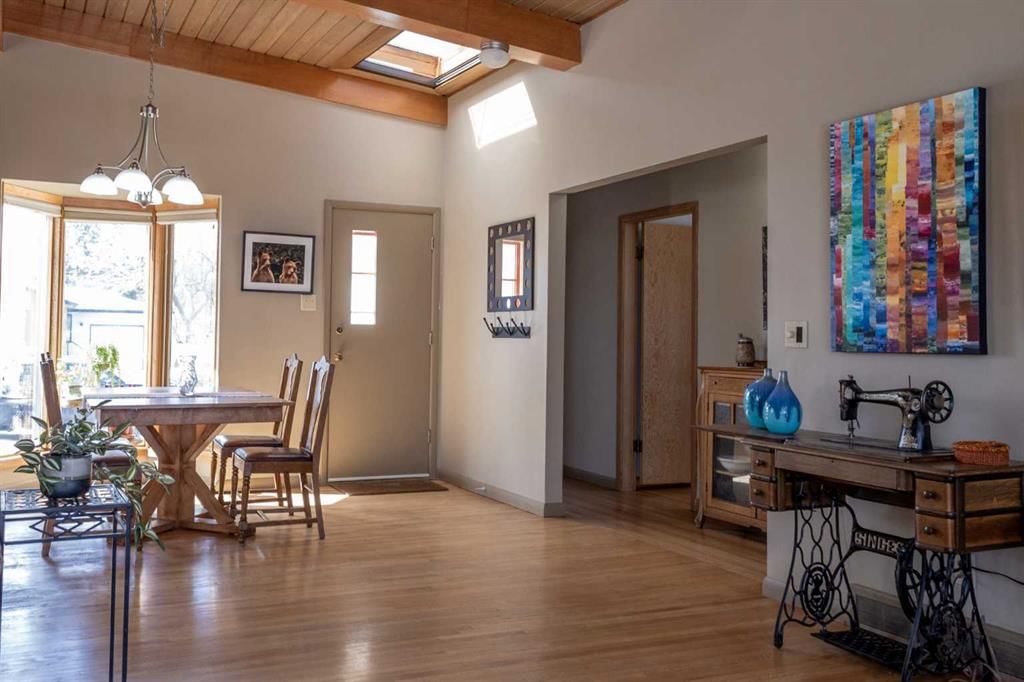 80 Westover Drive SW, Calgary — photo 3 of 31