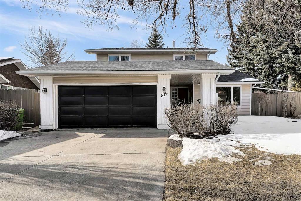 815 Woodpark Way SW, Calgary — main listing photo