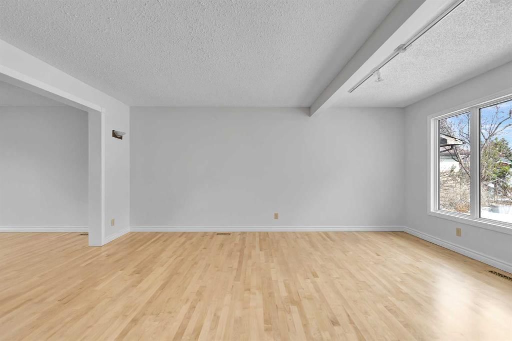815 Woodpark Way SW, Calgary — photo 5 of 50