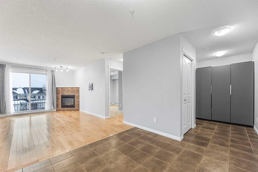 4313, 31 Country Village Manor NE, Calgary — photo 4 of 26