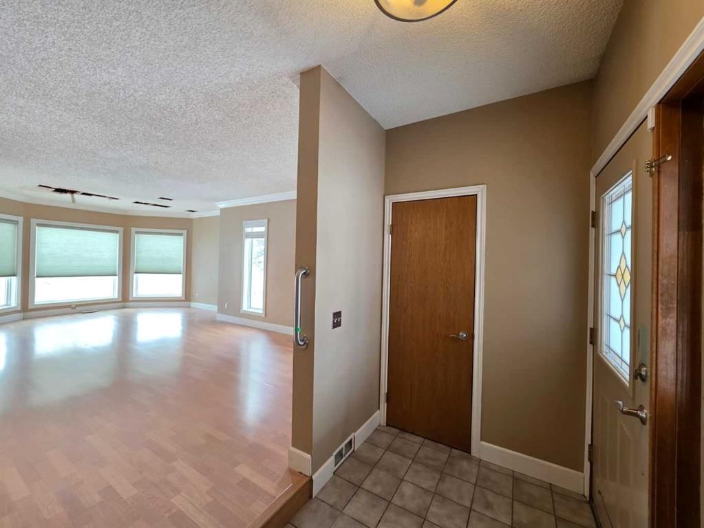 52 Sunvale Mews SE, Calgary — photo 4 of 50