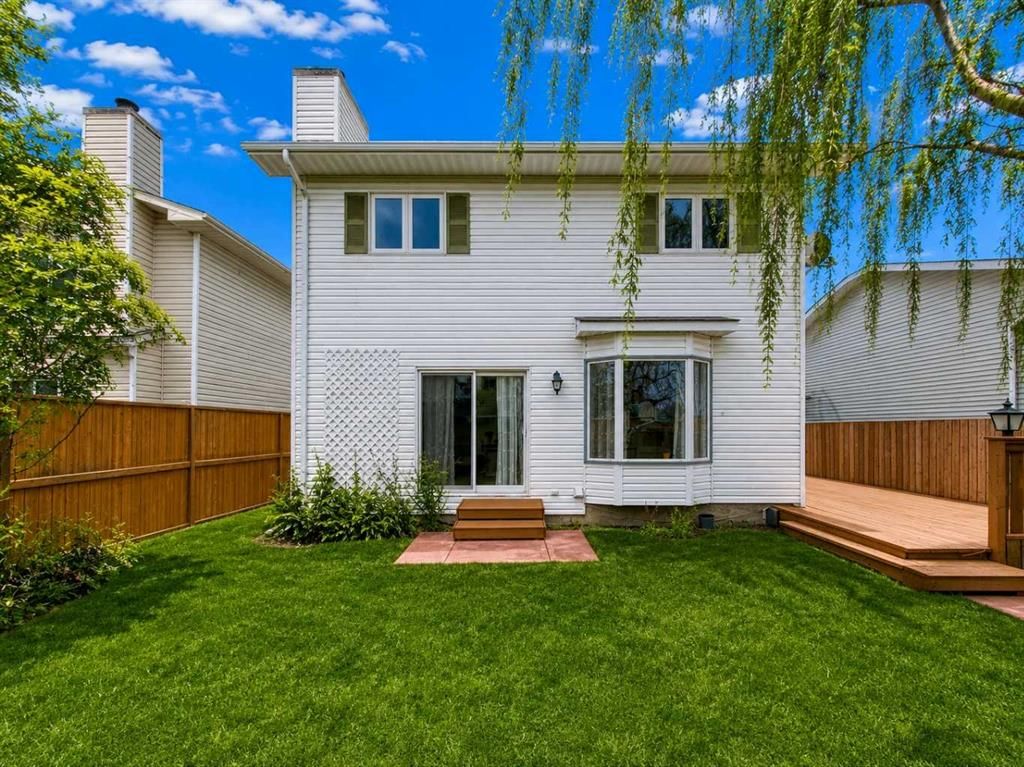 43 Millrise Crescent SW, Calgary — photo 4 of 45