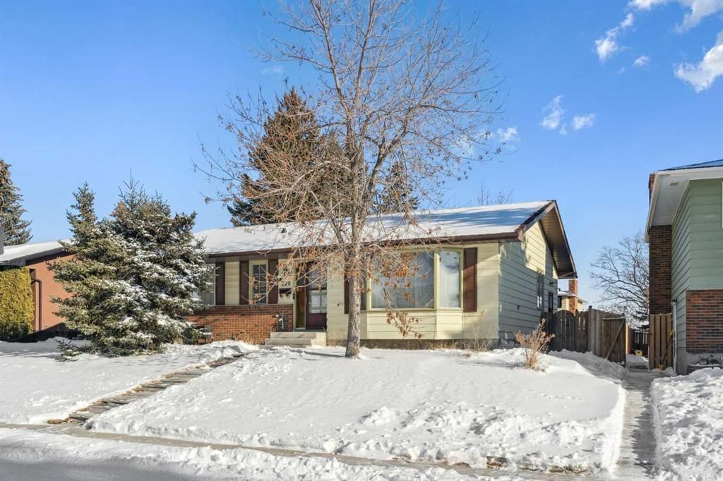 228 Silvercreek Way NW, Calgary — photo 2 of 9