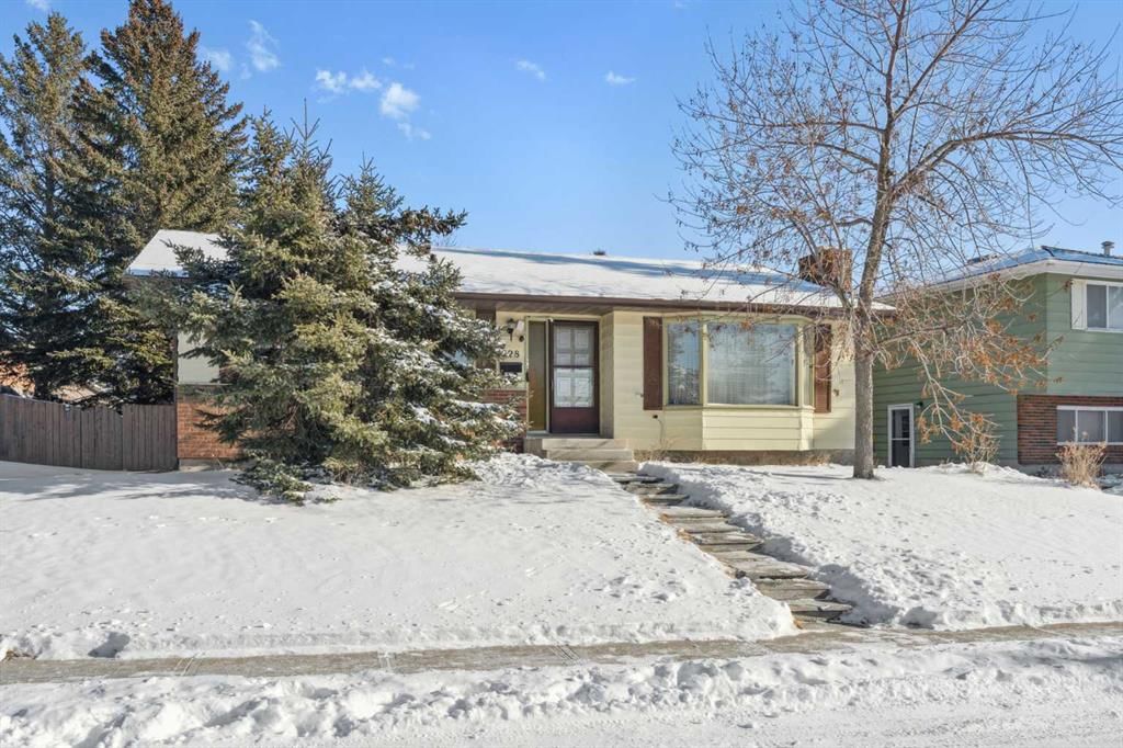 228 Silvercreek Way NW, Calgary — photo 3 of 9