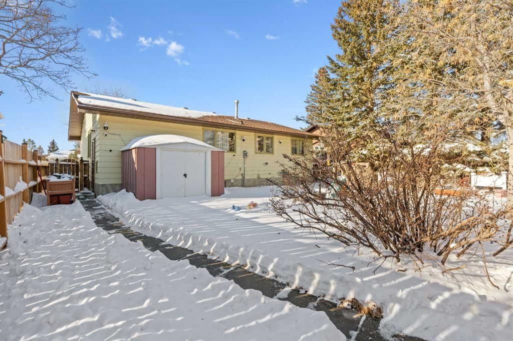 228 Silvercreek Way NW, Calgary — photo 5 of 9