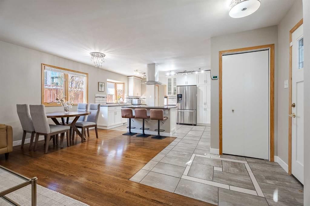 94 Brantford Crescent NW, Calgary — photo 4 of 37