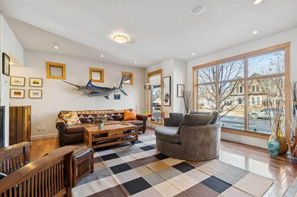 2407 Westmount Road NW, Calgary — photo 4 of 50