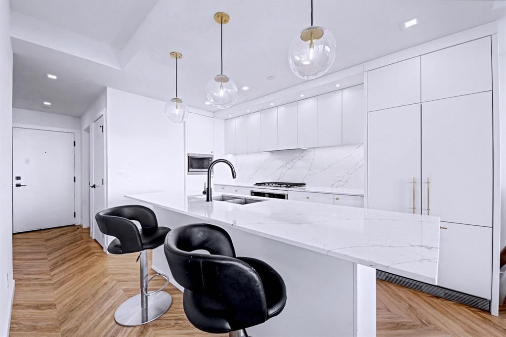 303, 8505 Broadcast Avenue SW, Calgary — photo 3 of 22