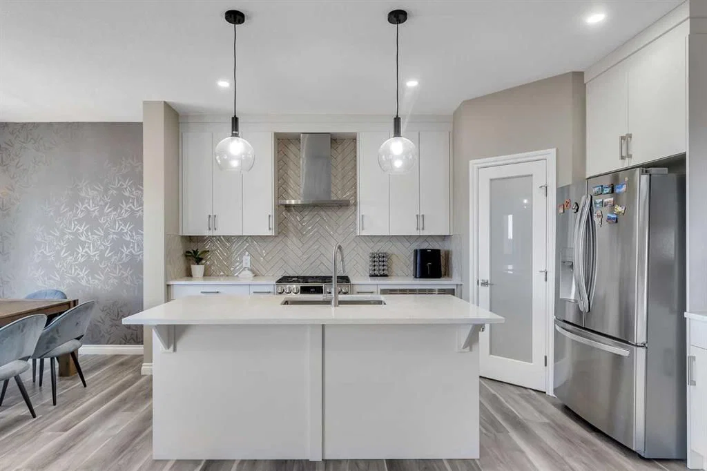 521 Corner Meadows Way NE, Calgary — photo 3 of 43
