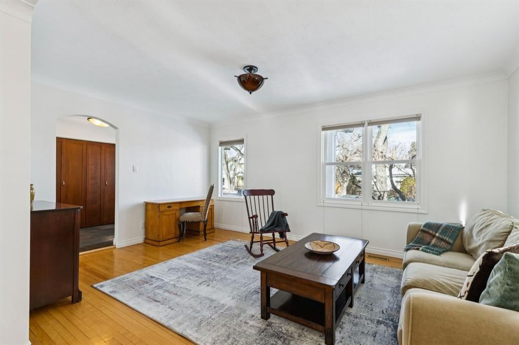 817 18 Avenue NW, Calgary — photo 5 of 49